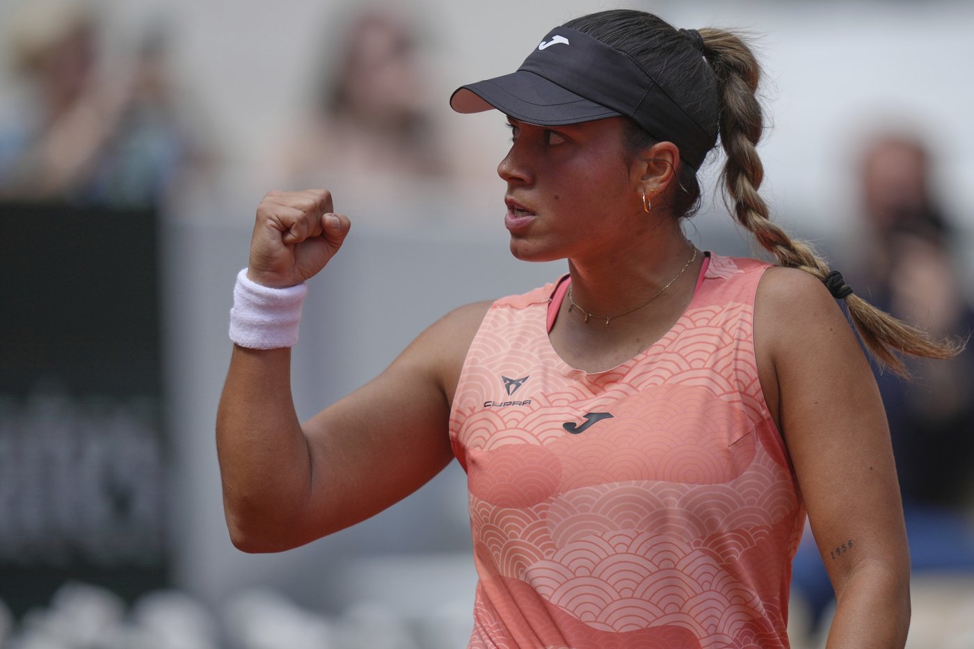 Emma Navarro stunned by Jessica Bouzas Maneiro in French Open first round | iNFOnews.ca Emma Navarro stunned by Jessica Bouzas Maneiro in French Open first round | iNFOnews.ca