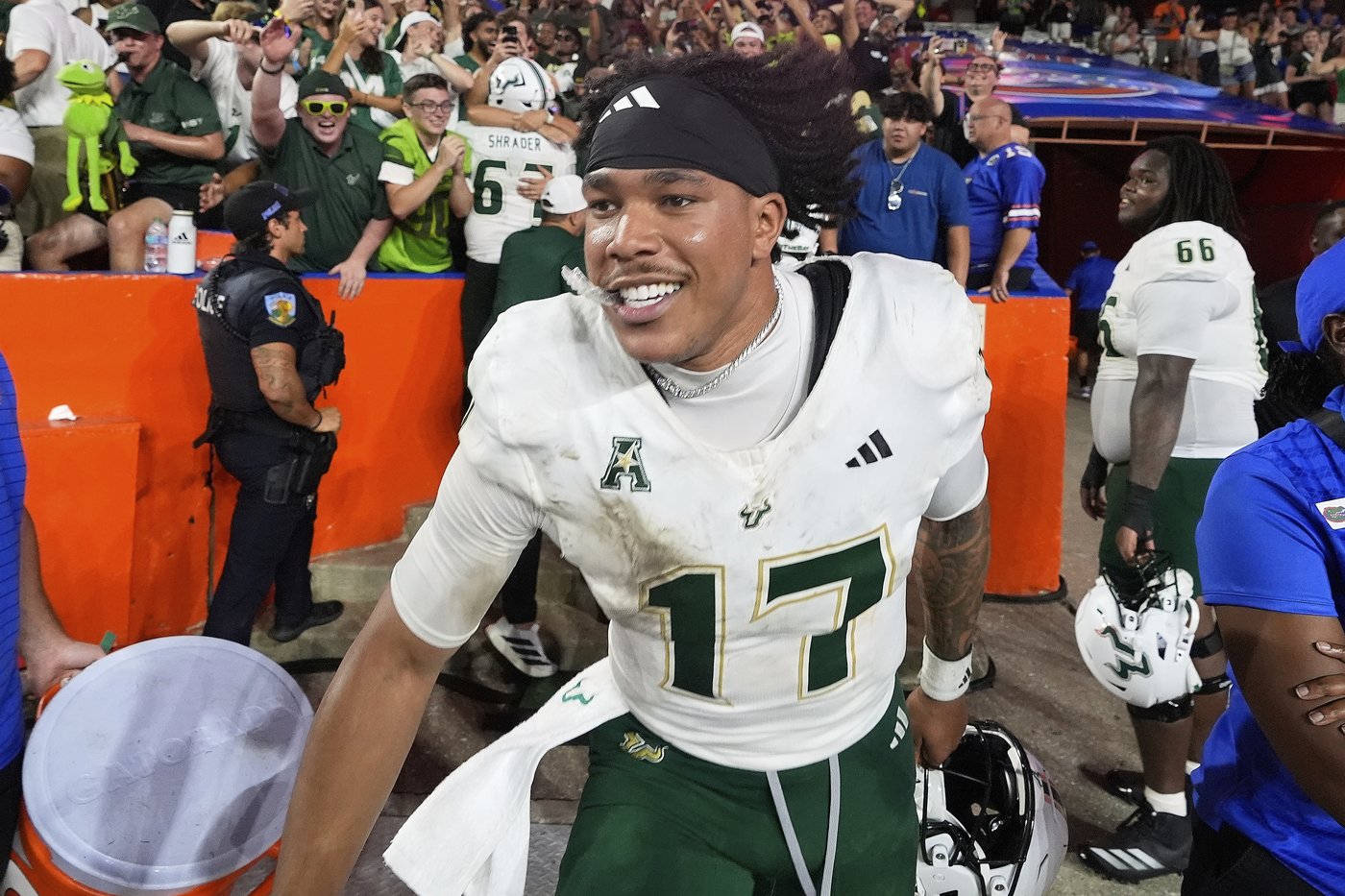 No. 5 Miami takes on No. 18 USF, and it's a matchup of quarterbacks who are on hot streaks | iNFOnews.ca