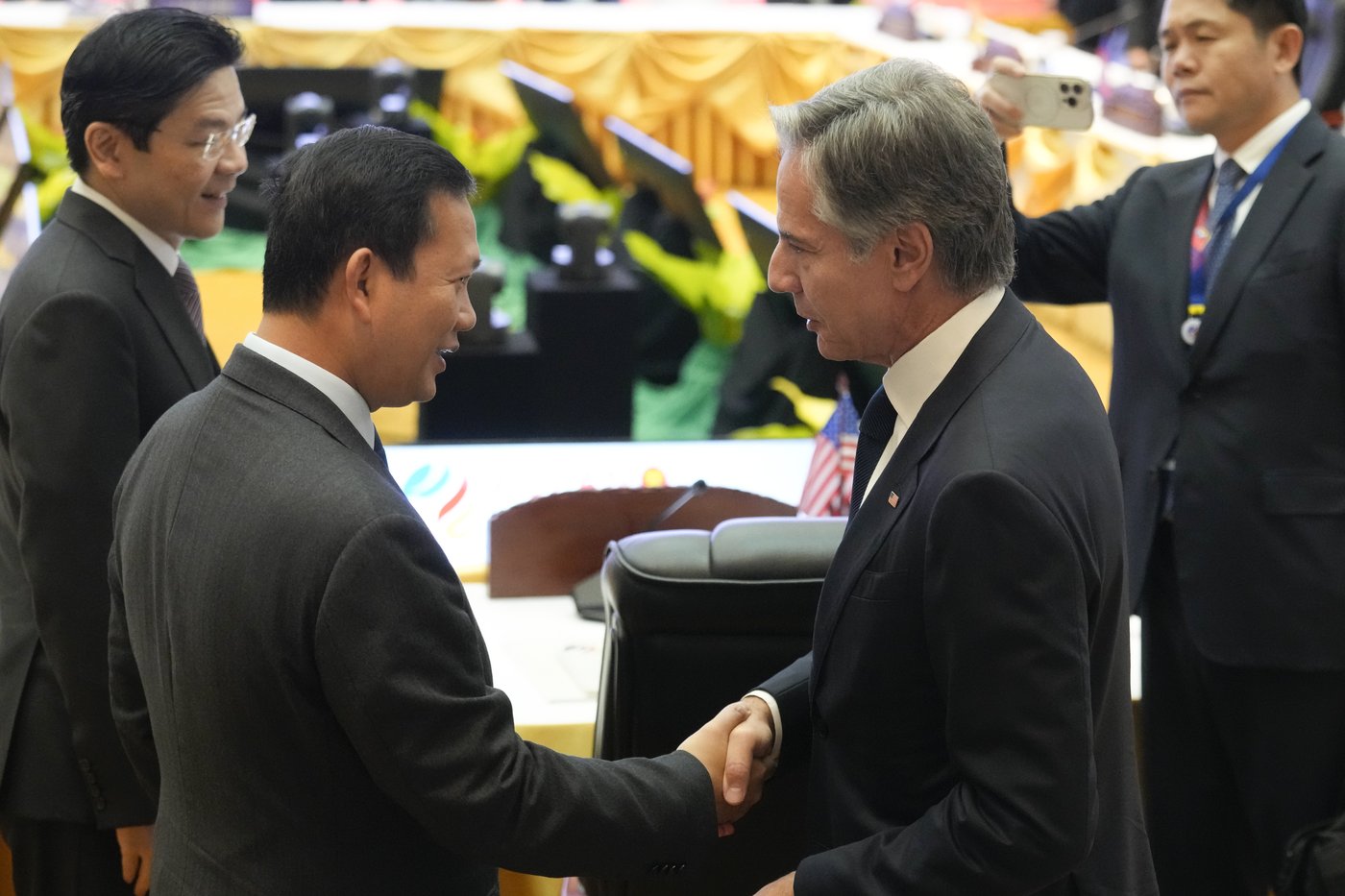Blinken tells ASEAN the US is worried about China's 'dangerous' actions in disputed sea | iNFOnews.ca