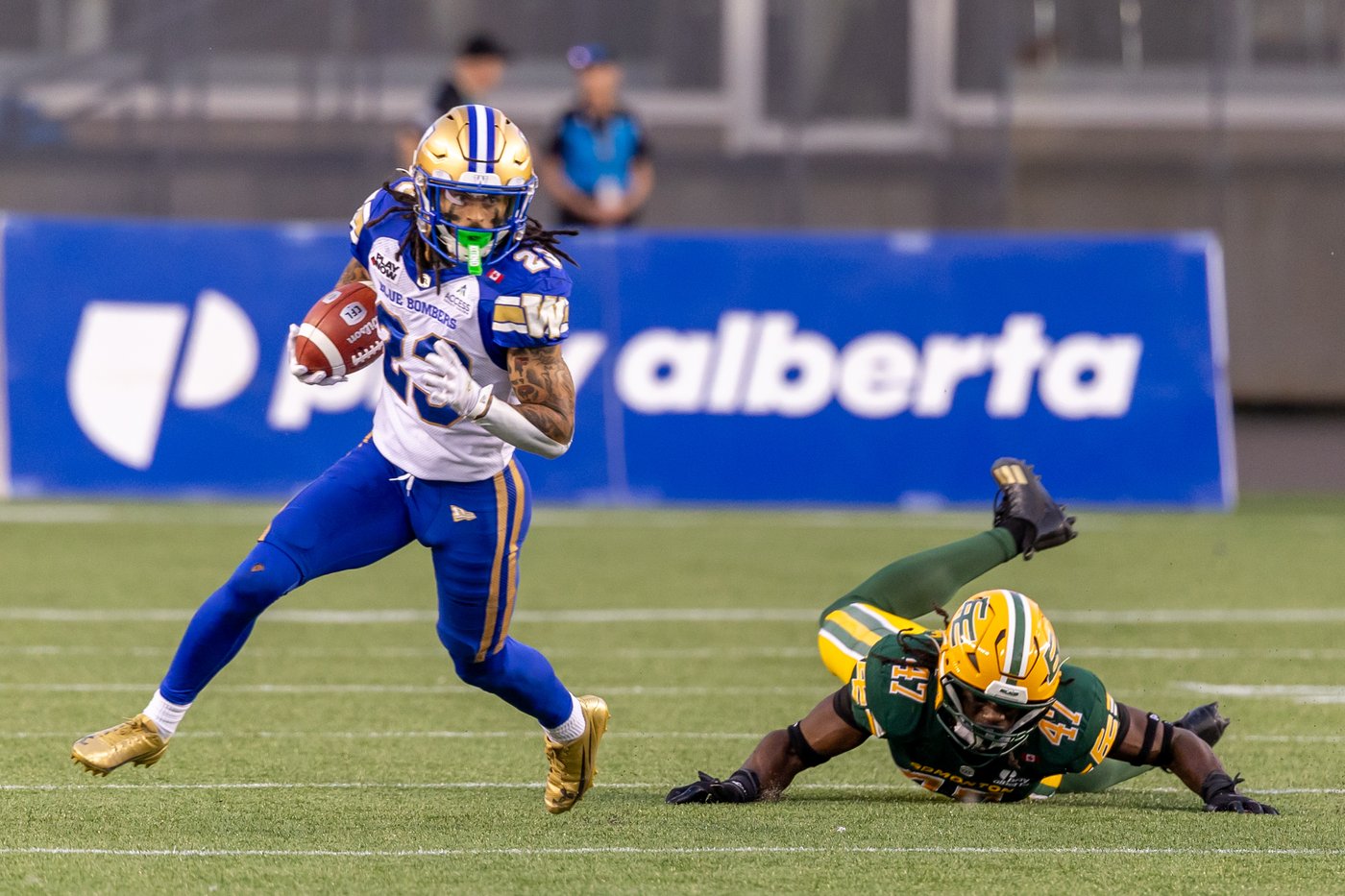 Blanchard hits 40-yard walk-off field goal to lift Elks past Blue Bombers 22-19 | iNFOnews.ca Blanchard hits 40-yard walk-off field goal to lift Elks past Blue Bombers 22-19 | iNFOnews.ca