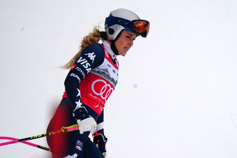 Lindsey Vonn left limping after crash in final downhill race before Milan Cortina Olympics | iNFOnews.ca