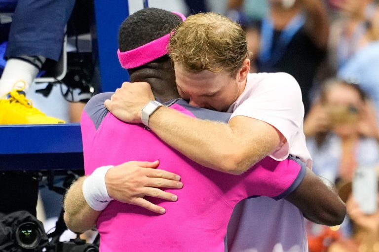 Tiafoe gives Michelsen a hug and a shoulder to cry on after his US Open victory | iNFOnews.ca