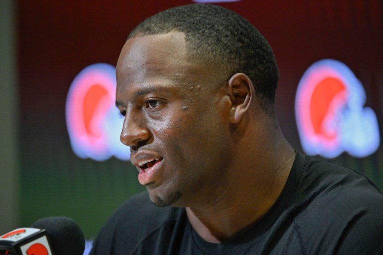 Nick Chubb runs full circle and retires with Browns, who sign beloved running back to 1-day contract | iNFOnews.ca