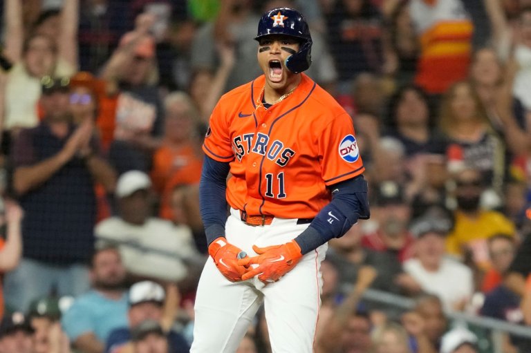 Yainer Diaz powers the Astros past the Rangers 11-2, pushing Houston into first | iNFOnews.ca