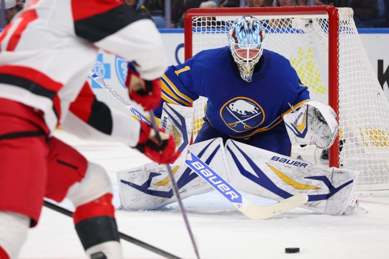 Malenstyn shines, Luukkonen blocks 28 as Sabres top East-leading Hurricanes 4-1 | iNFOnews.ca