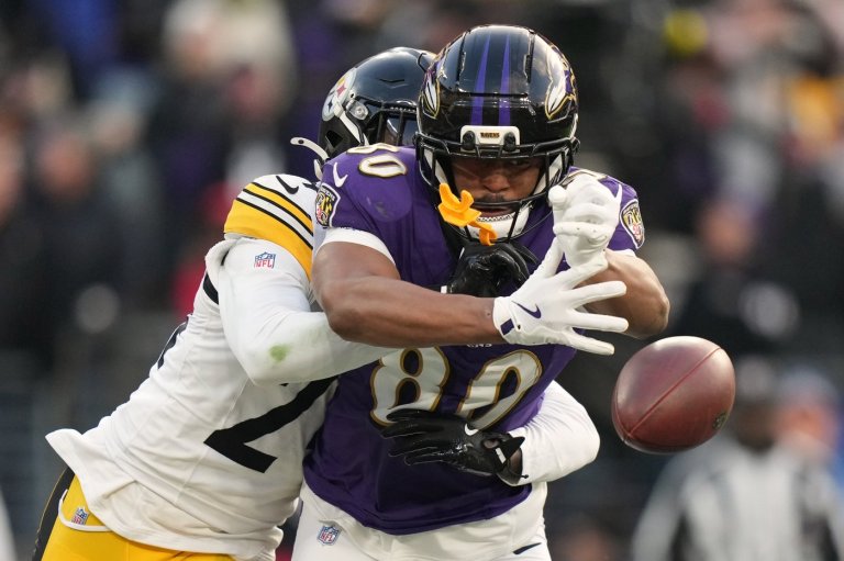 Late reversal helps Steelers hold on for 27-22 win over Ravens and sole possession of division lead | iNFOnews.ca