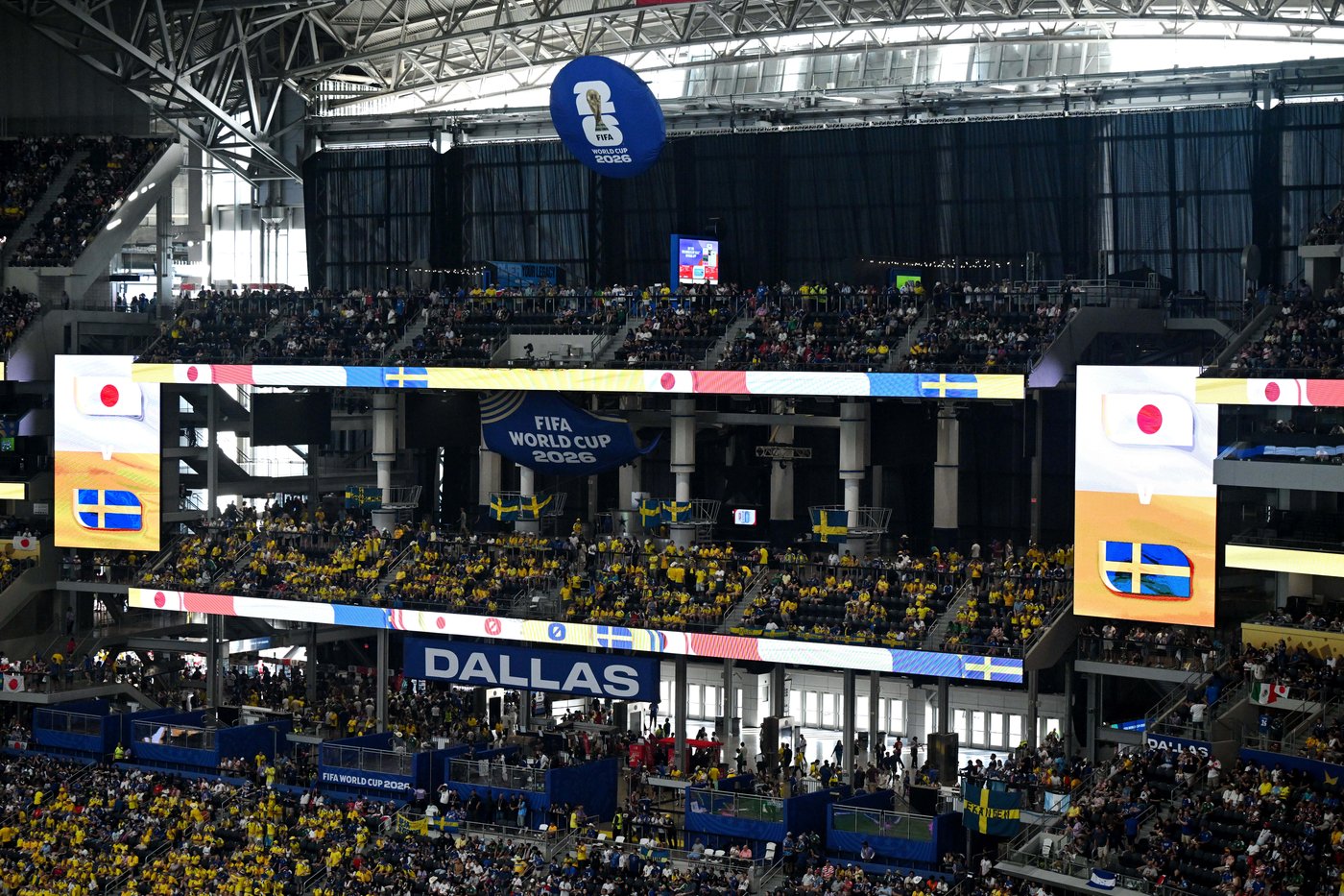 Curtains go up at AT&T Stadium for the World Cup, a glare-blocking move rejected by Jerry Jones | iNFOnews.ca Curtains go up at AT&T Stadium for the World Cup, a glare-blocking move rejected by Jerry Jones | iNFOnews.ca