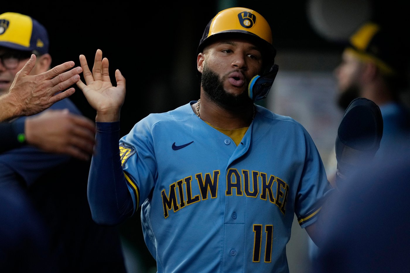 Pratt drives in 4 runs in the Brewers' 10-7 win over the Reds | iNFOnews.ca
