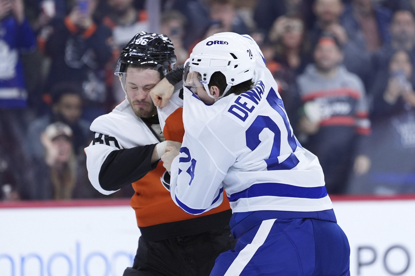 Maple Leafs win fifth straight by grounding Flyers 3-2 | iNFOnews.ca Maple Leafs win fifth straight by grounding Flyers 3-2 | iNFOnews.ca