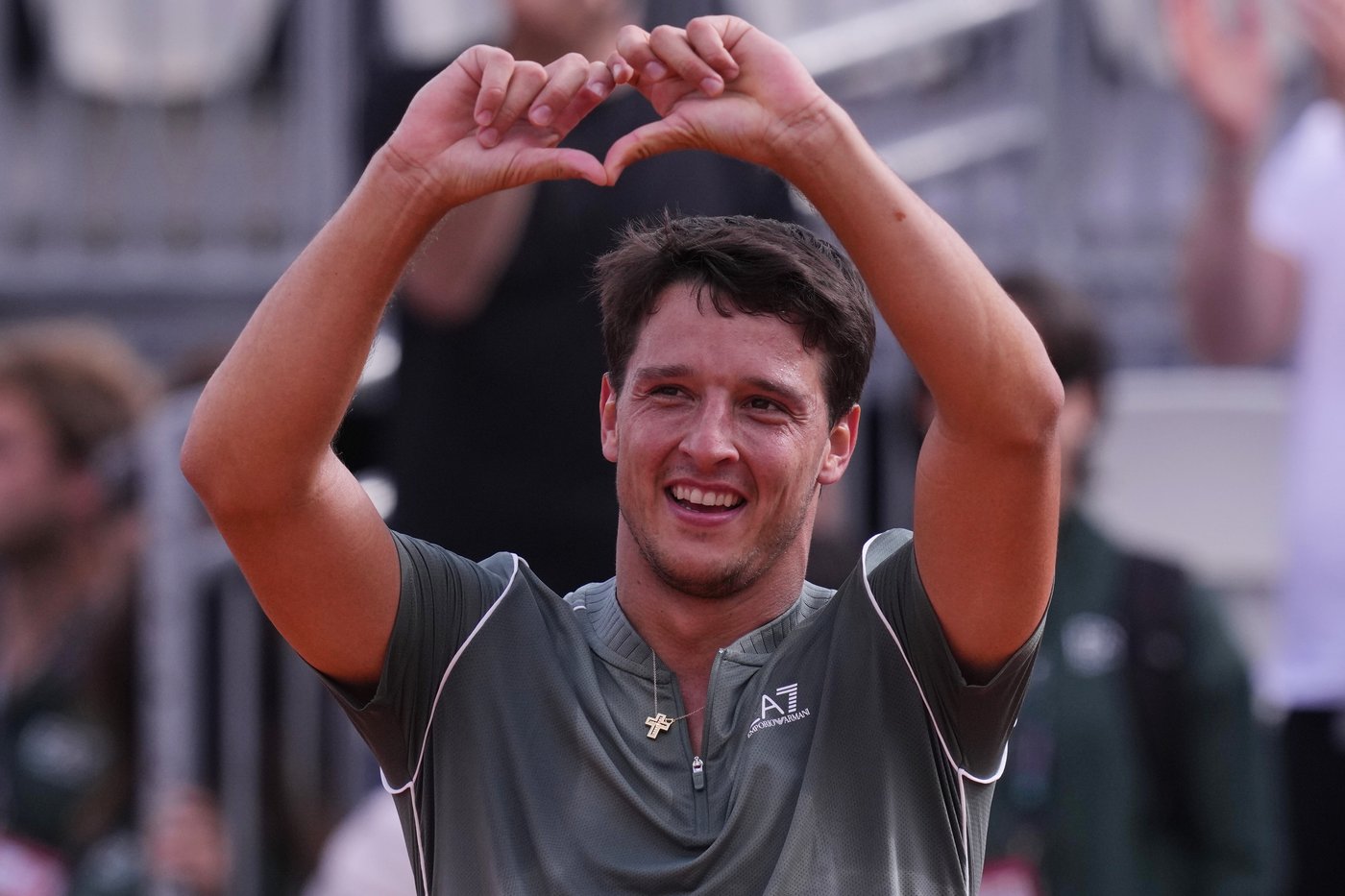 Smoke and coffee fire up Darderi for after-midnight win at Italian Open quarterfinals | iNFOnews.ca Smoke and coffee fire up Darderi for after-midnight win at Italian Open quarterfinals | iNFOnews.ca