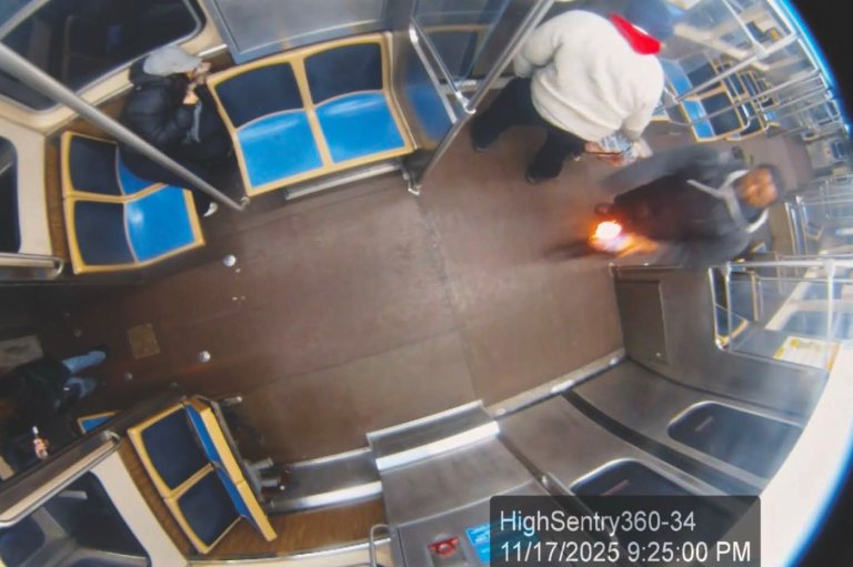 Man accused of setting a woman on fire on a Chicago train is charged with terrorism | iNFOnews.ca