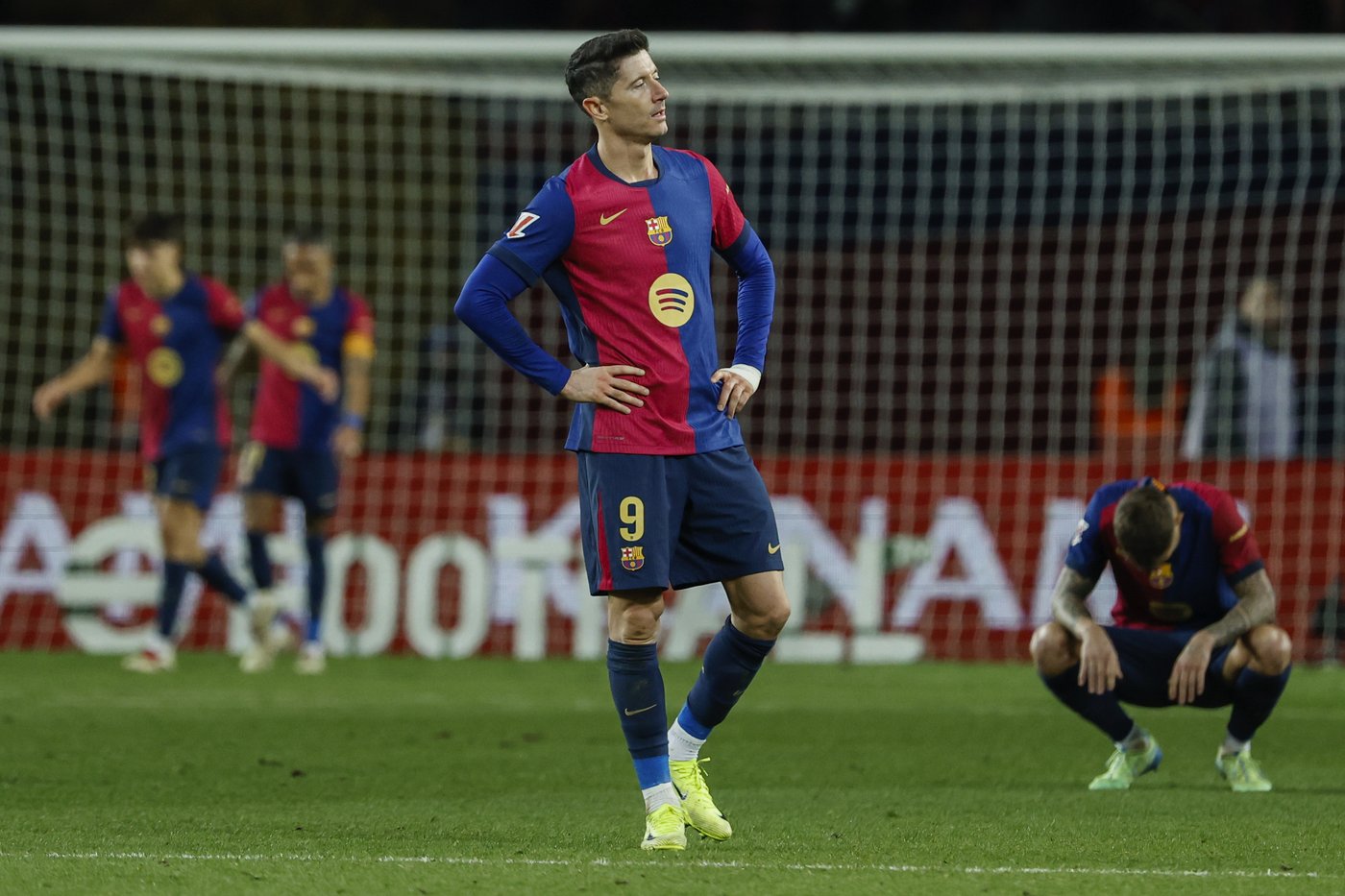 Atletico Madrid stuns Barcelona in stoppage time to snatch La Liga lead | iNFOnews.ca