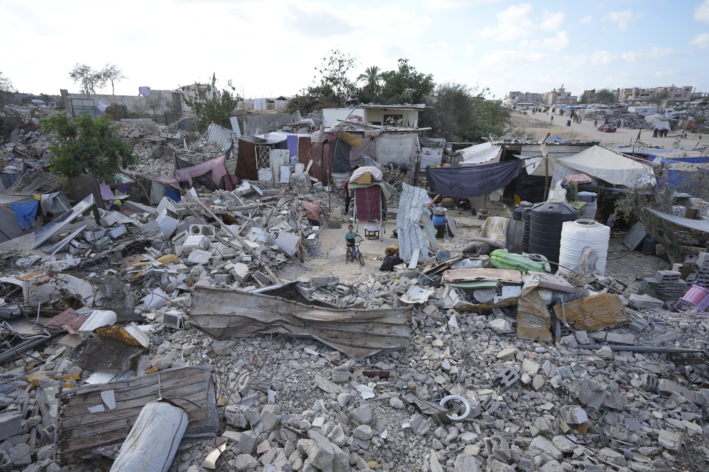 A displaced family's year of fleeing across the devastated Gaza Strip | iNFOnews.ca
