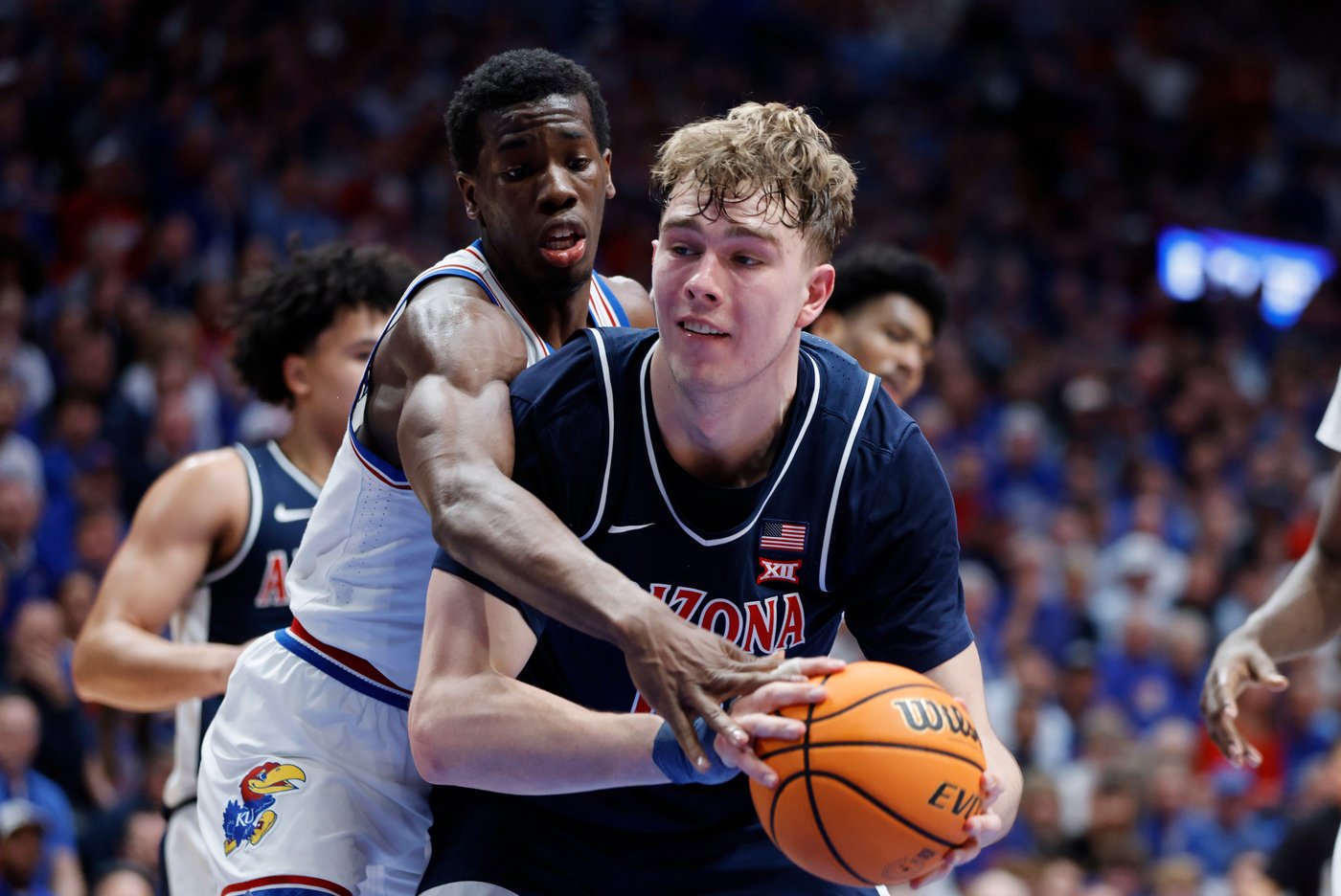 No. 9 Kansas beats top-ranked and previously undefeated Arizona 82-78 | iNFOnews.ca No. 9 Kansas beats top-ranked and previously undefeated Arizona 82-78 | iNFOnews.ca