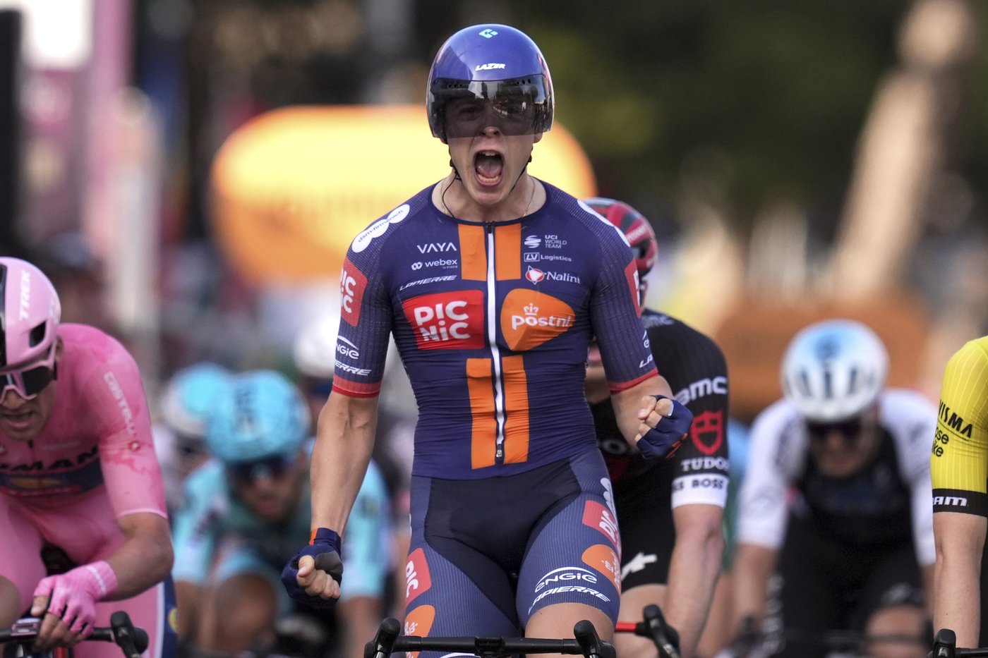 Van Uden sprints to biggest win of his career on Giro's 4th stage, Pedersen keeps overall lead | iNFOnews.ca