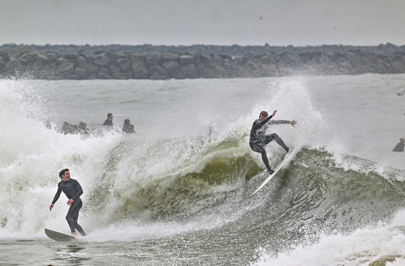 2 rescued after California pier partially collapses due to heavy surf from major Pacific storm | iNFOnews.ca