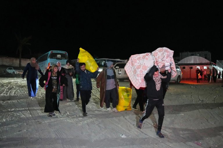 Palestinians attempt to cross between Gaza and Egypt at the Rafah border crossing | iNFOnews.ca