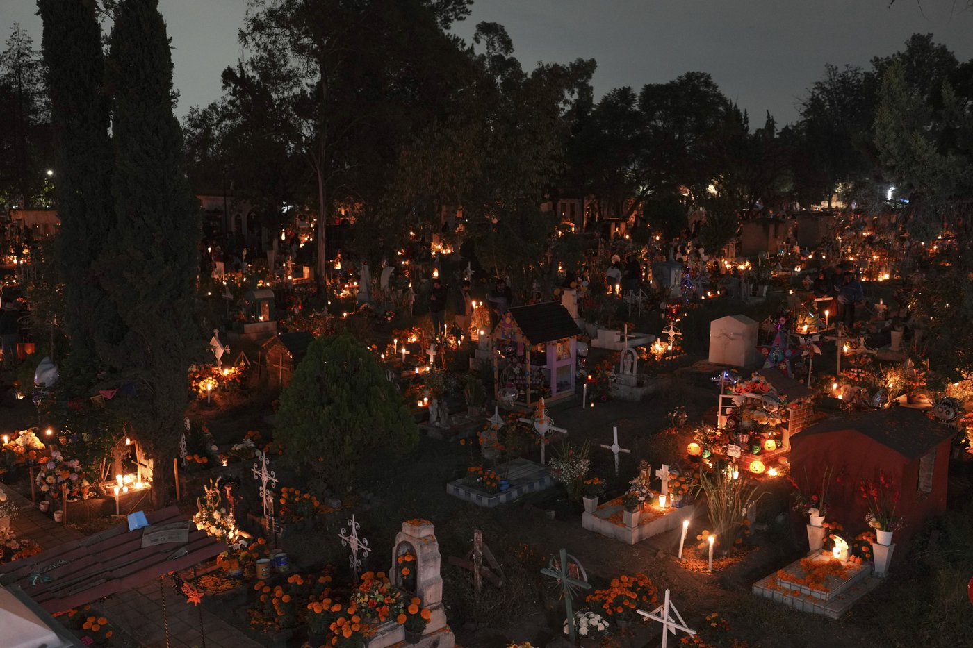 As Mexicans celebrate Day of the Dead, they grapple with what it means to hold on to tradition | iNFOnews.ca