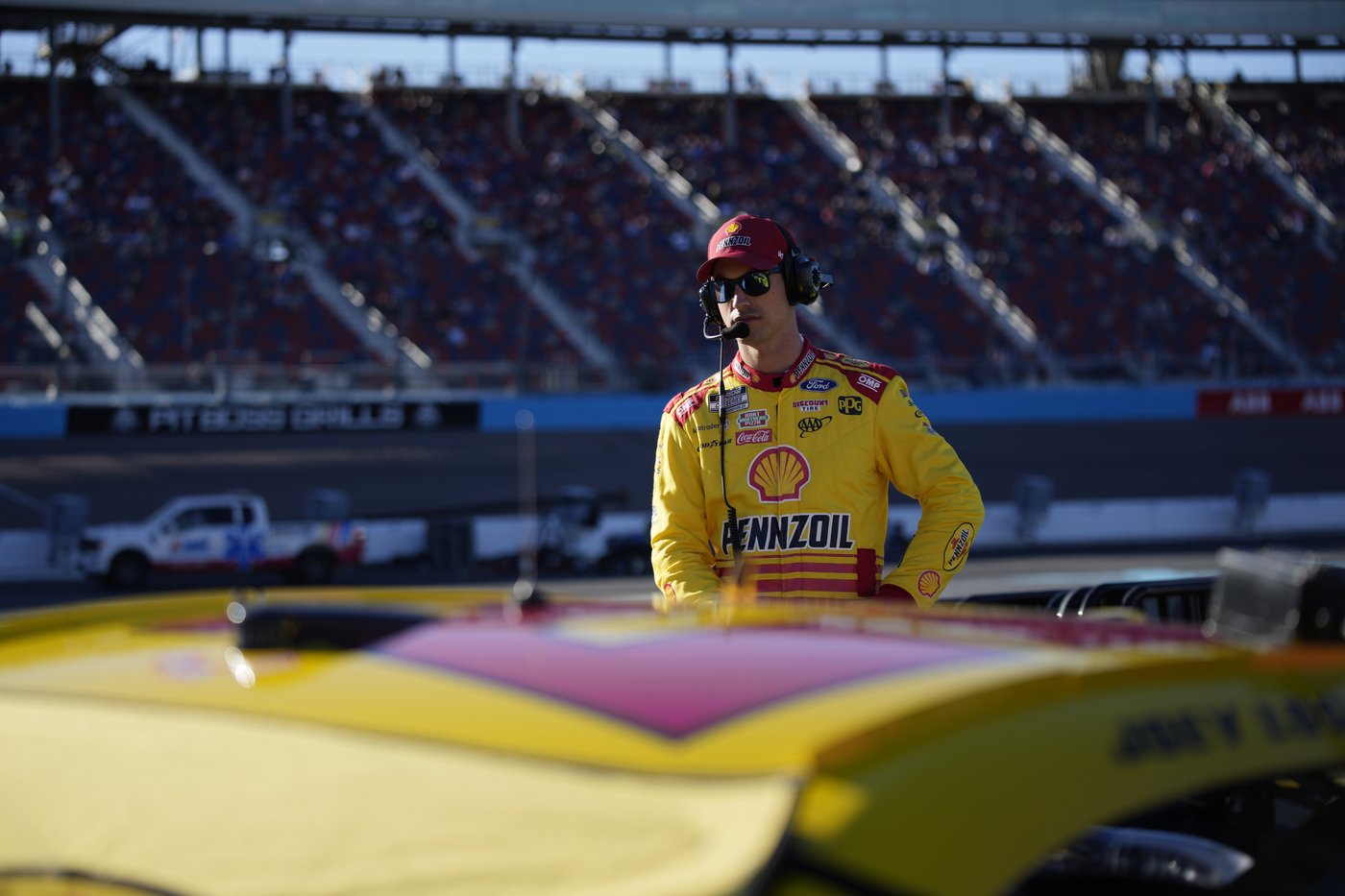 Truex wins pole for final NASCAR full-time race as Logano highest qualifying title contender | iNFOnews.ca