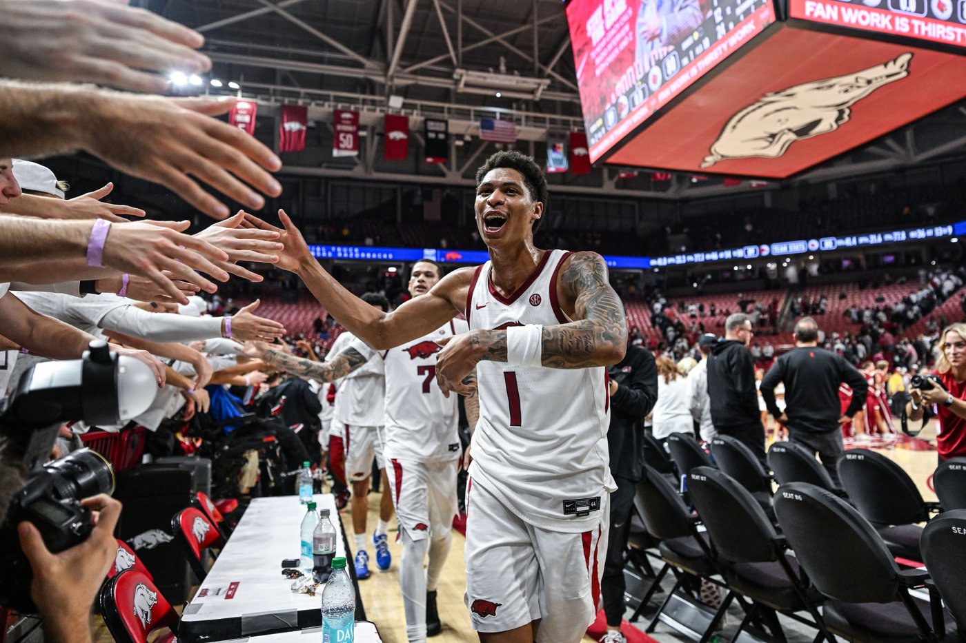 Brazile scores 21 points as No. 25 Arkansas hands No. 6 Louisville its 1st loss, 89-80 | iNFOnews.ca