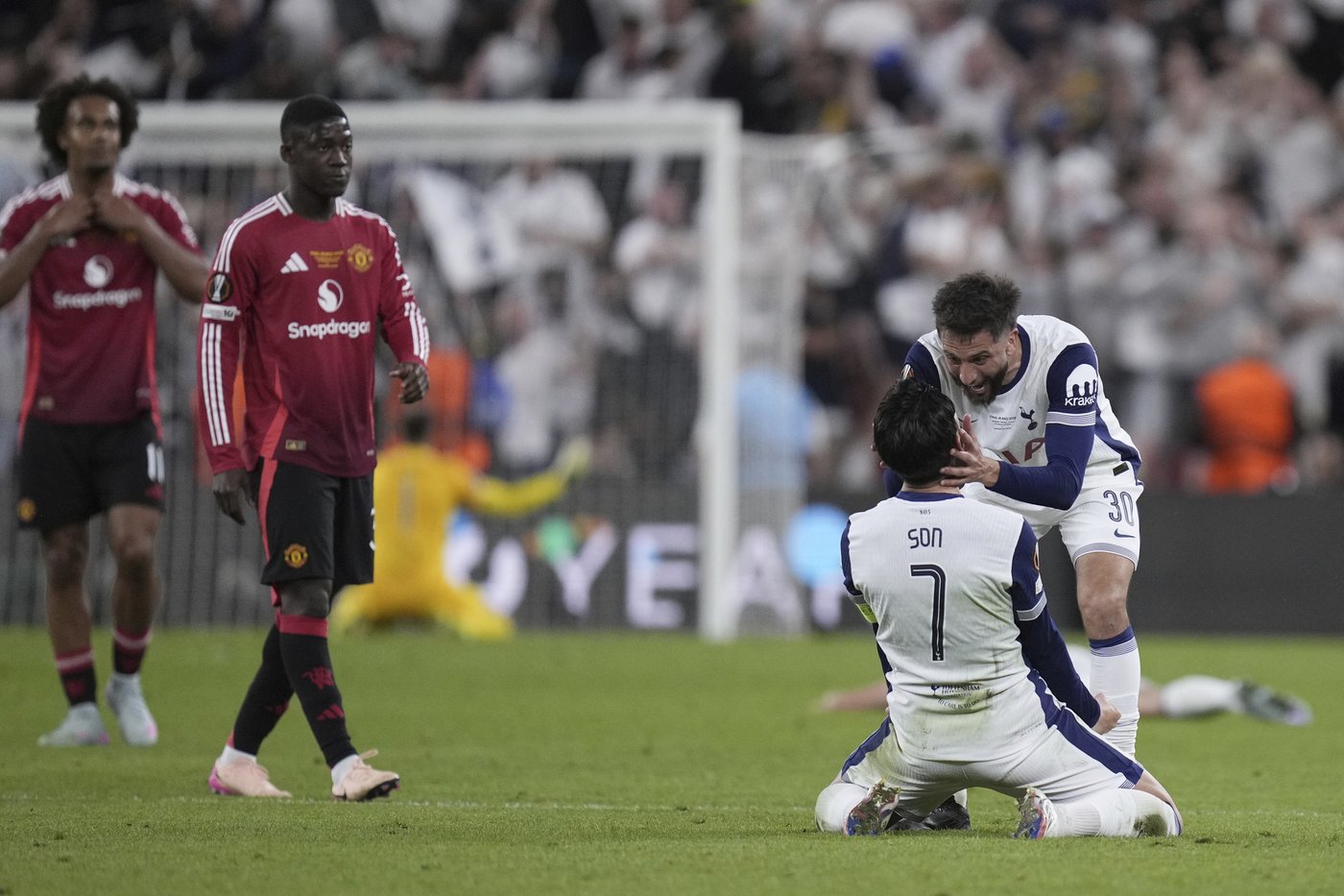 'Legend' Son wins his 1st title a few weeks after former Tottenham teammate Kane won his with Bayern | iNFOnews.ca