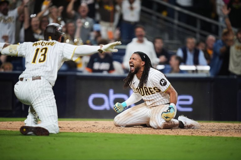 Padres rout Cubs 8-0 in emphatic Wild Card opener with Tatis' leadoff homer, King's no-hit bid | iNFOnews.ca