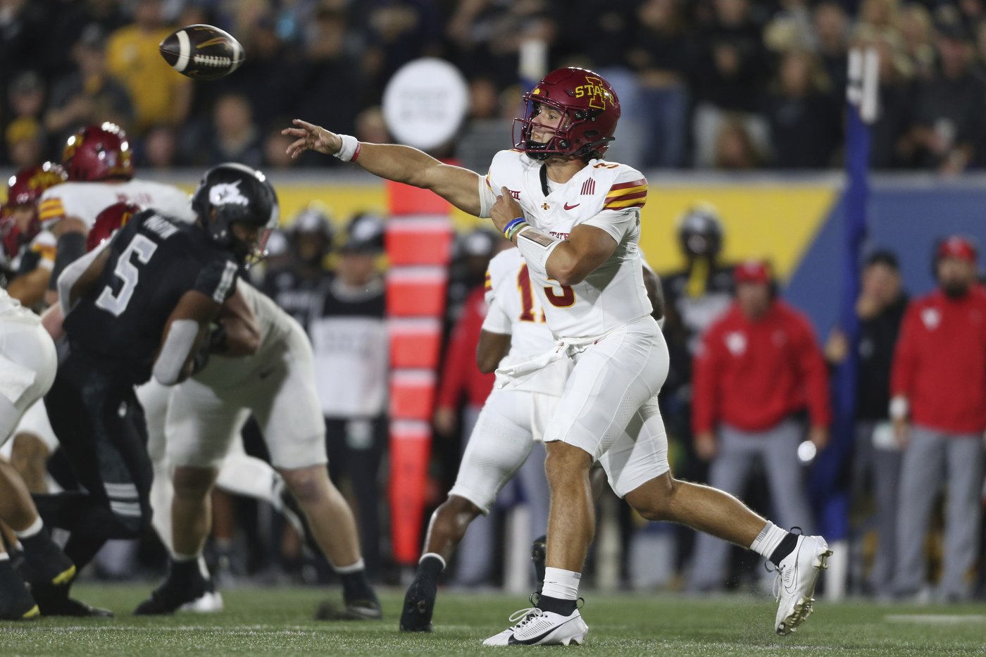 Becht, Hansen lead No. 11 Iowa State over West Virginia 28-16 for first 6-0 start since 1938 | iNFOnews.ca