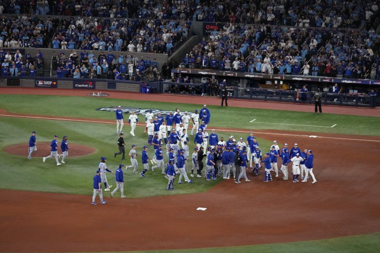 Blue Jays, Dodgers benches clear in Game 7 of World Series | iNFOnews.ca