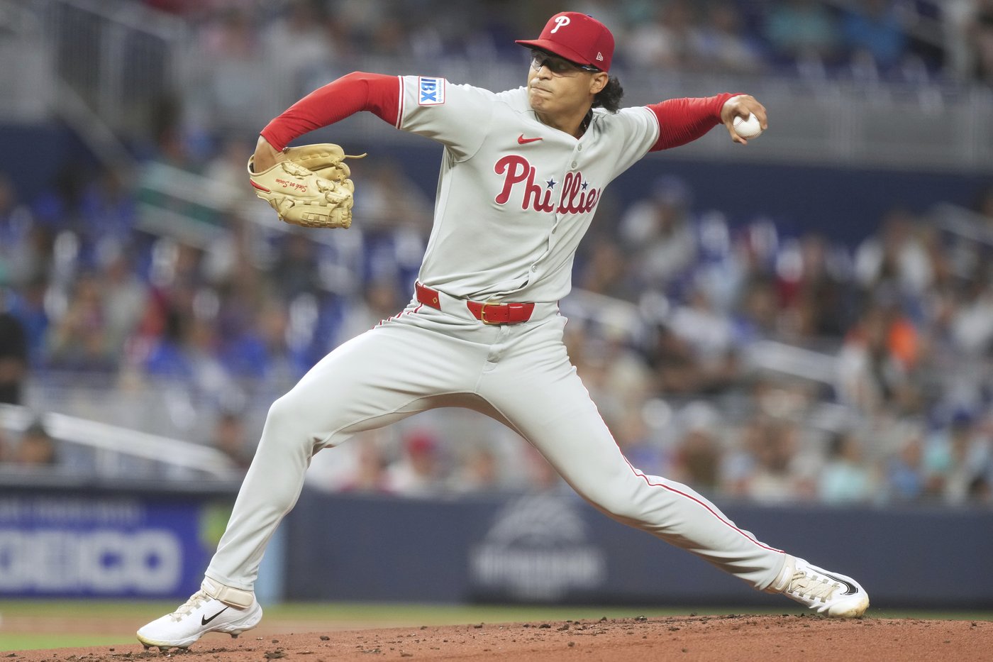 Harper homers and NL East-leading Phillies beat Marlins 4-2 | iNFOnews.ca
