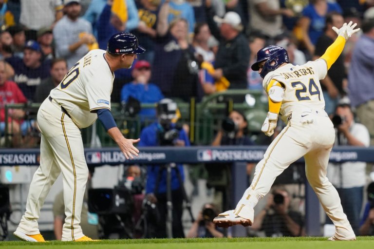 Lineup and Misiorowski-led bullpen provide power as Brewers beat Cubs 7-3 for 2-0 lead in NLDS | iNFOnews.ca