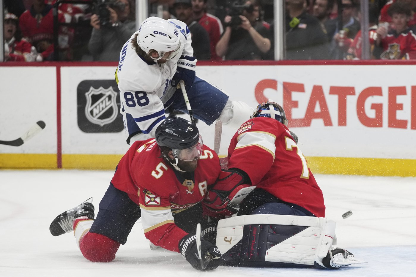 Auston Matthews breaks through, Maple Leafs beat Panthers 2-0 to force Game 7 | iNFOnews.ca