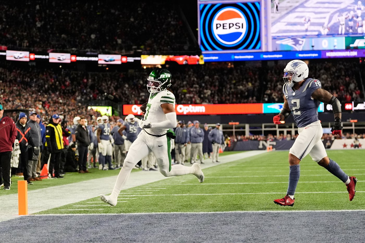 Fields runs for an early score before Jets' quarterback problems resurface in 27-14 loss to Patriots | iNFOnews.ca Fields runs for an early score before Jets' quarterback problems resurface in 27-14 loss to Patriots | iNFOnews.ca