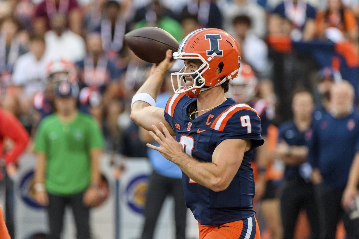 Luke Altmyer scores 3 TDs, No. 9 Illinois shuts out Western Michigan | iNFOnews.ca Luke Altmyer scores 3 TDs, No. 9 Illinois shuts out Western Michigan | iNFOnews.ca