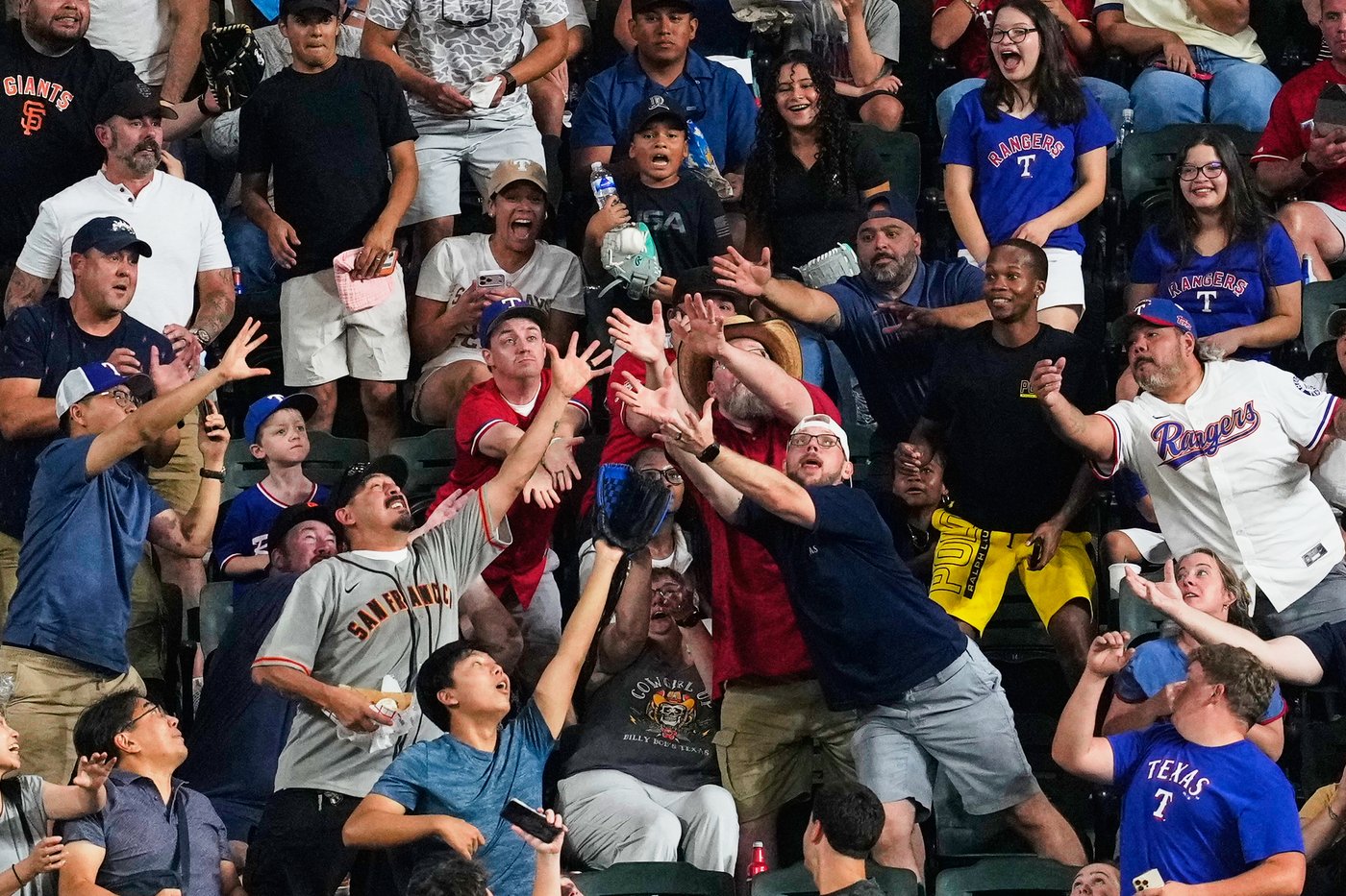 Lee homers twice, Webb tosses 6 shutout innings as Giants deal Rangers 6th straight loss | iNFOnews.ca Lee homers twice, Webb tosses 6 shutout innings as Giants deal Rangers 6th straight loss | iNFOnews.ca