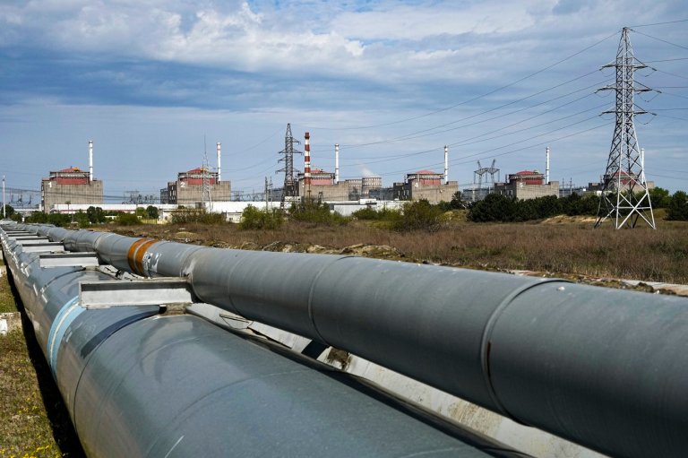 Zelenskyy and UN atomic agency head warn of heightened risk at huge Ukrainian nuclear plant | iNFOnews.ca