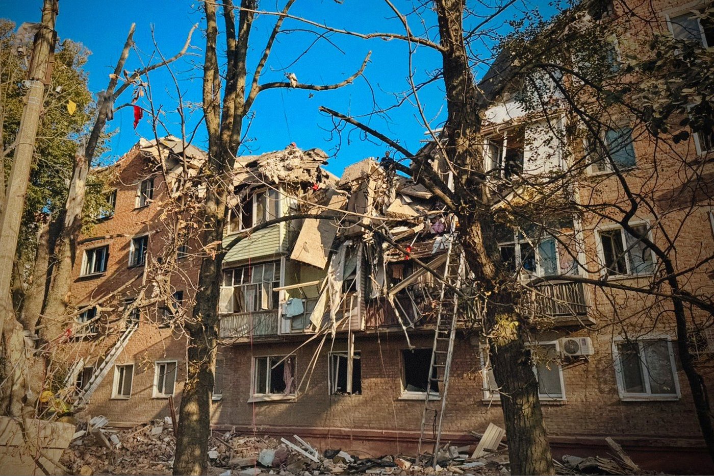 Russian strikes on Ukrainian cities kill at least 25 in a major attack that Kyiv saw coming | iNFOnews.ca