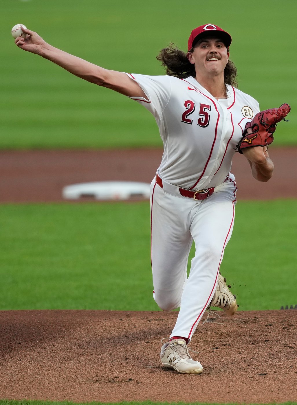 Yamamoto dominant as Dodgers beat Reds 4-0, edge closer to NL West title | iNFOnews.ca
