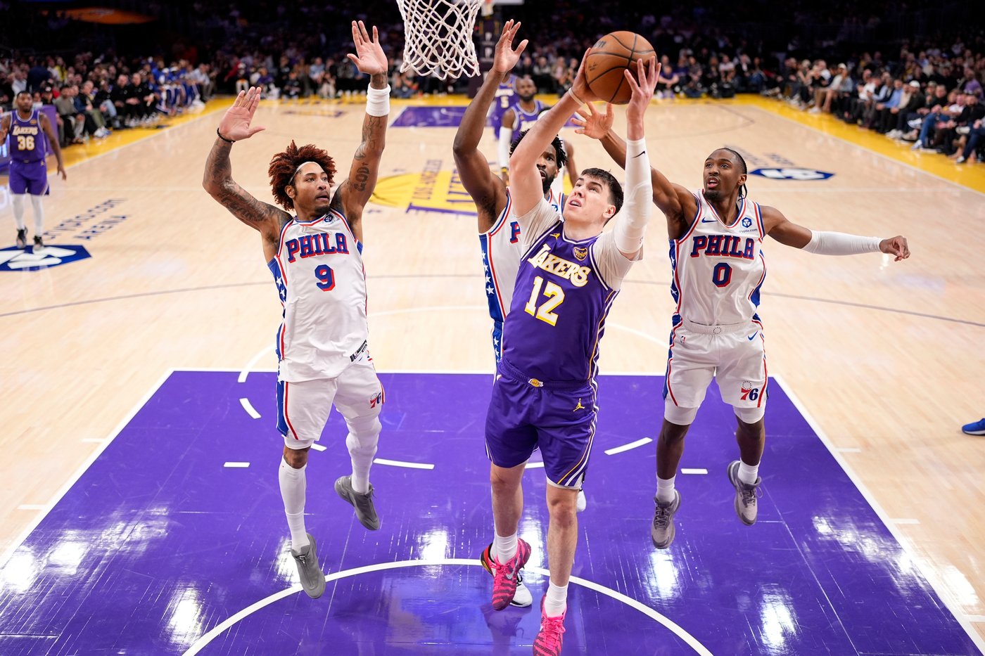 Austin Reaves scores 35, Lakers overcome Luka's injury departure for 119-115 win over Sixers | iNFOnews.ca