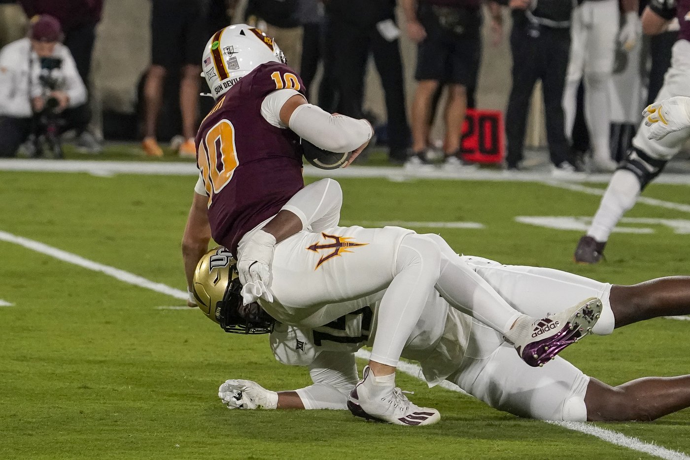 Sam Leavitt's 3 TD passes help Arizona State beat UCF 35-31 | iNFOnews.ca Sam Leavitt's 3 TD passes help Arizona State beat UCF 35-31 | iNFOnews.ca