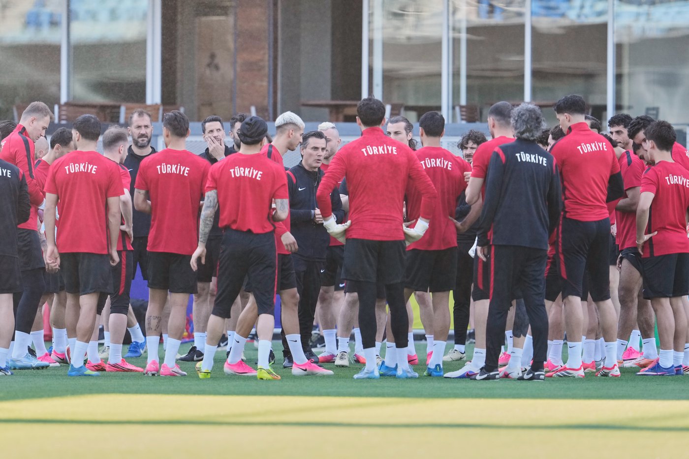 Turkey coach Montella says he won't resign after winless World Cup start, admonishes heckling fans | iNFOnews.ca
