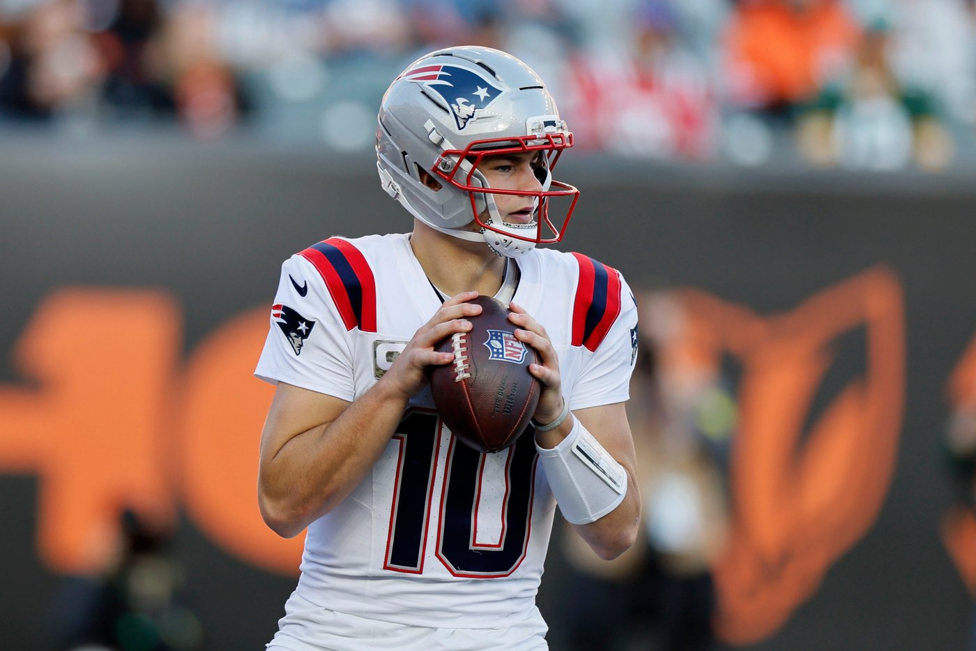 Banged up Patriots eyeing 10th straight win in Monday night matchup with Giants | iNFOnews.ca