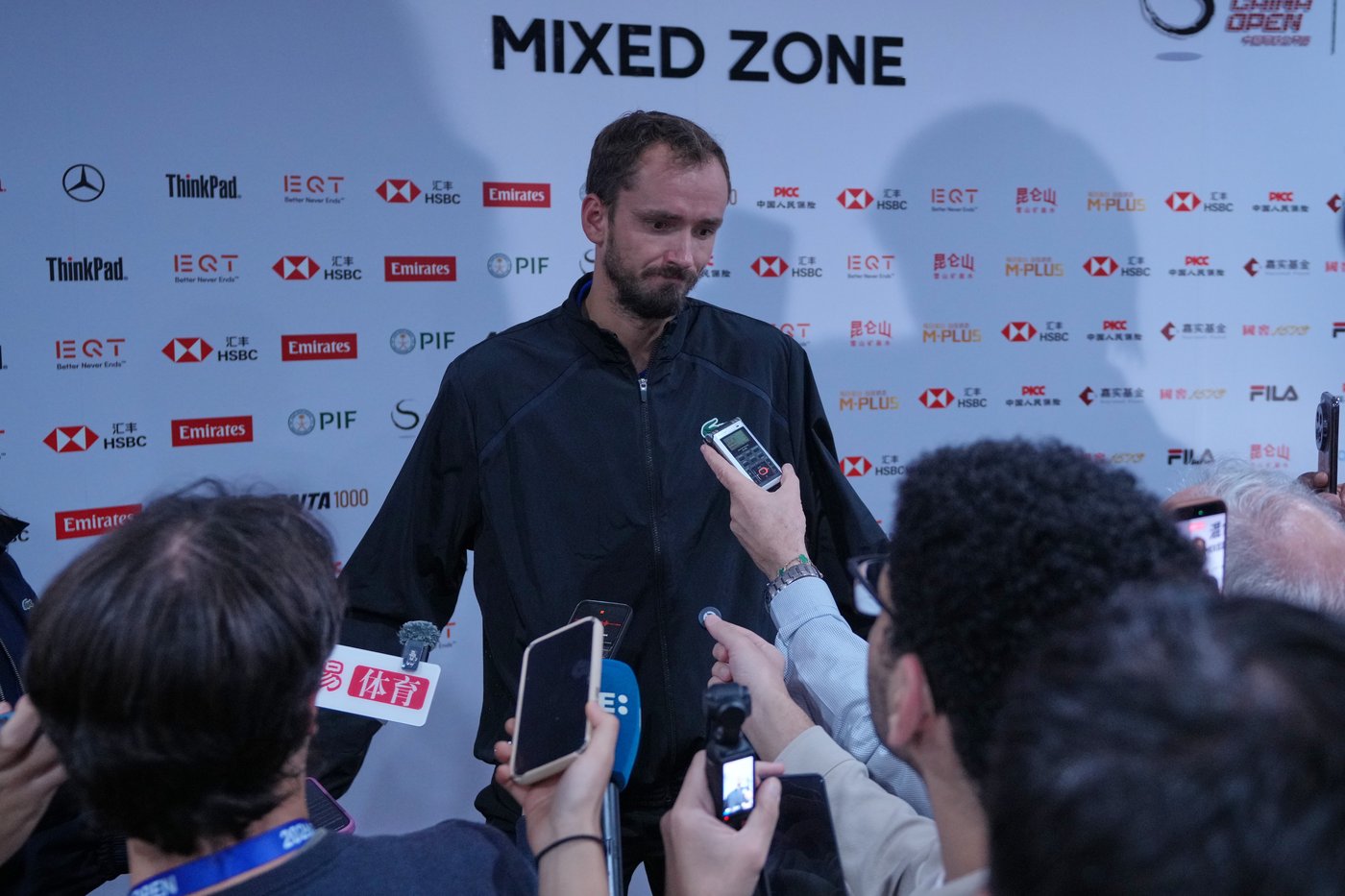 Medvedev disqualified from China Open for hitting spectator with a ball during semi vs. Djokovic | iNFOnews.ca Medvedev disqualified from China Open for hitting spectator with a ball during semi vs. Djokovic | iNFOnews.ca