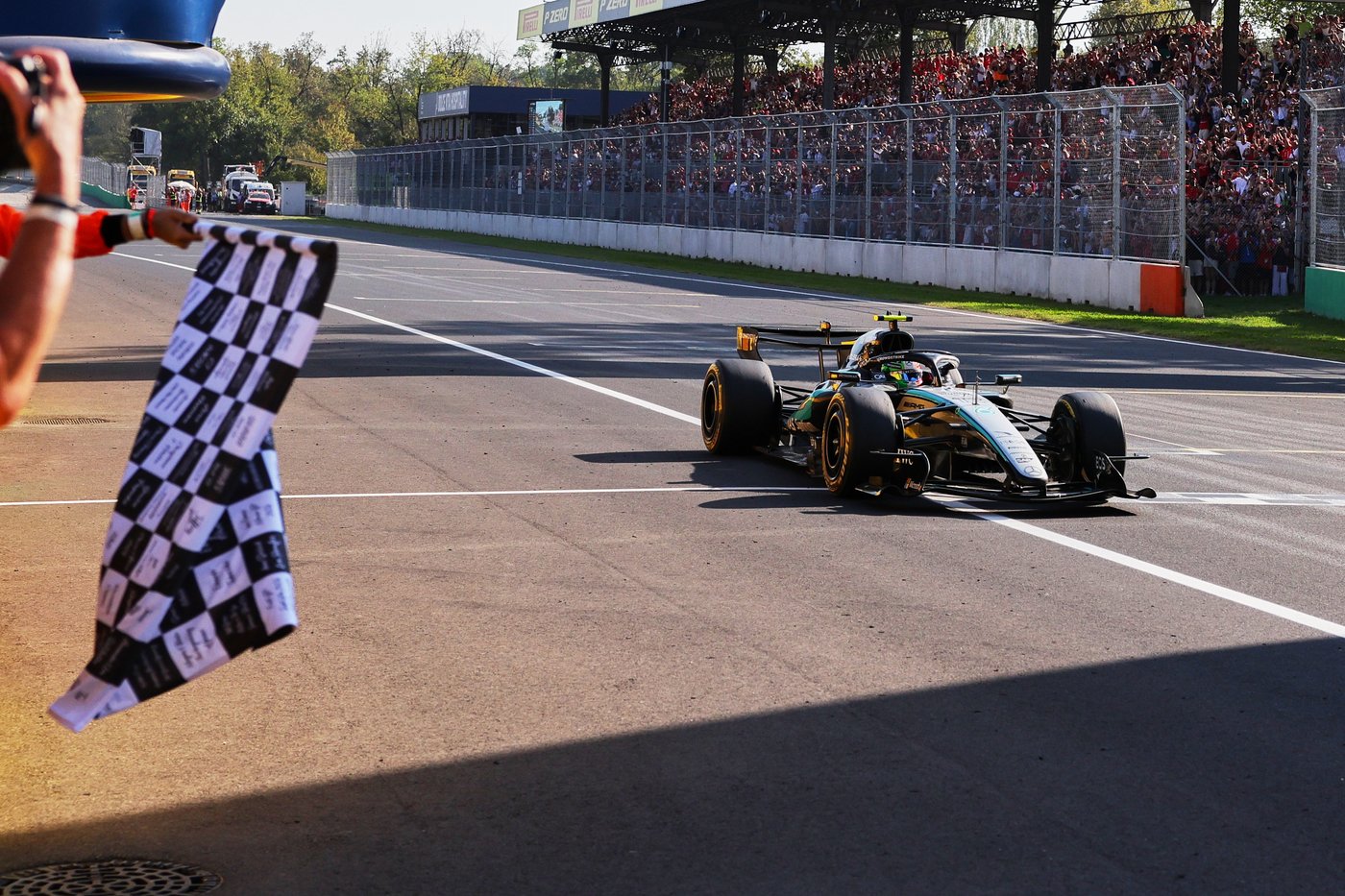 F1 leader Kimi Antonelli wins Italian GP after epic charge from the back | iNFOnews.ca