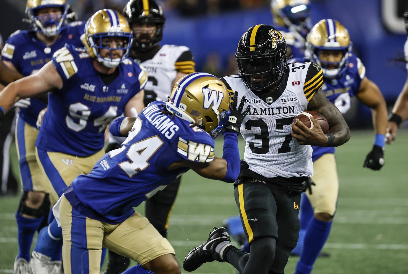 Mitchell tosses three TDs in Ticats' 37-27 win over Blue Bombers | iNFOnews.ca Mitchell tosses three TDs in Ticats' 37-27 win over Blue Bombers | iNFOnews.ca