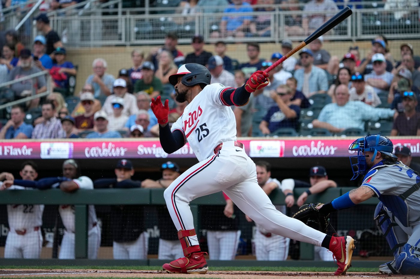 Twins place outfielder Byron Buxton on 10-day injured list with right hip impingement | iNFOnews.ca Twins place outfielder Byron Buxton on 10-day injured list with right hip impingement | iNFOnews.ca
