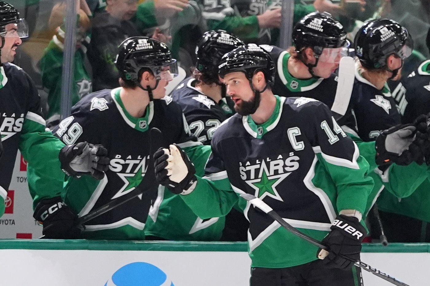Johnston's power-play goal pushes Stars past Mammoth 4-3 | iNFOnews.ca