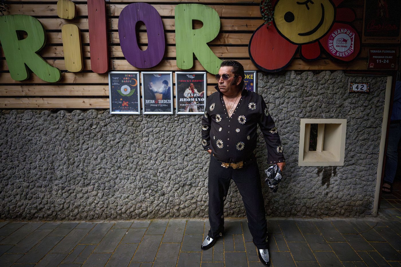 Teacher fights discrimination against the Roma people, one Elvis song at a time | iNFOnews.ca Teacher fights discrimination against the Roma people, one Elvis song at a time | iNFOnews.ca