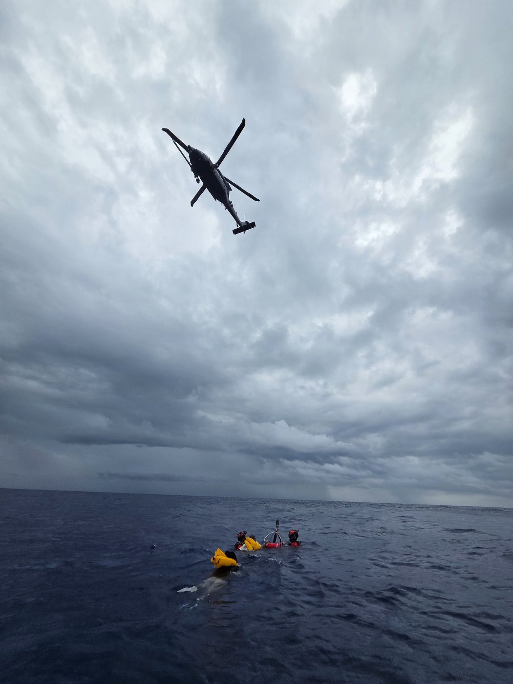 Survivors of plane crash off Florida were on a life raft for hours with no idea if help was coming | iNFOnews.ca Survivors of plane crash off Florida were on a life raft for hours with no idea if help was coming | iNFOnews.ca