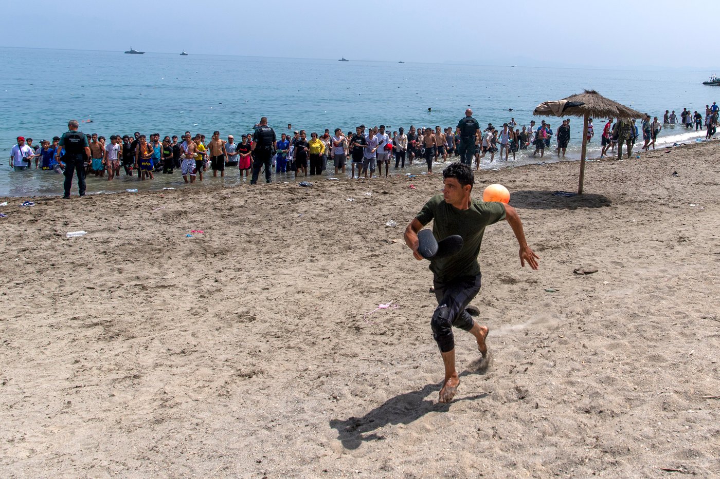 Tens of thousands of migrants voluntarily leave after crossing into Spanish territory of Ceuta | iNFOnews.ca Tens of thousands of migrants voluntarily leave after crossing into Spanish territory of Ceuta | iNFOnews.ca