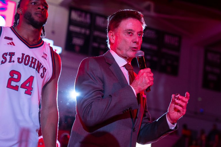 No. 5 St. John's handles early hype, routs Quinnipiac in season-opening tuneup for No. 15 Alabama | iNFOnews.ca No. 5 St. John's handles early hype, routs Quinnipiac in season-opening tuneup for No. 15 Alabama | iNFOnews.ca